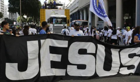 Maioria dos evangélicos é de direita; católicos registram empate, diz Datafolha