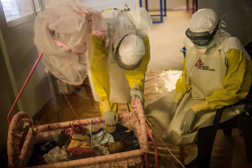 Reino Unido inicia testes em humanos de vacina contra nova cepa do ebola