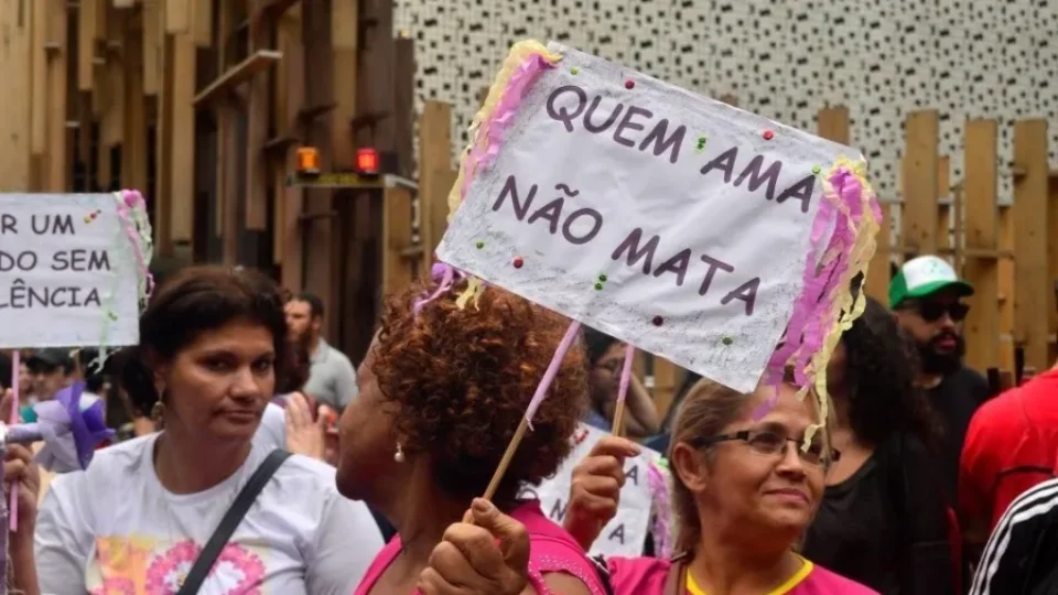 54% das mulheres dizem ter sofrido violência de parceiro, diz pesquisa
