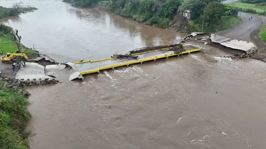 Chuva no RS afeta 169 cidades, destrói ponte e tira mais de mil pessoas de casa