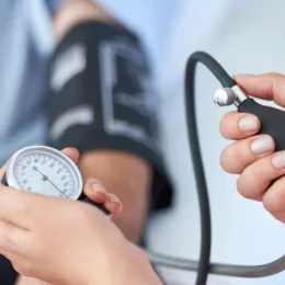 Pressão alta: veja sete hábitos que podem ajudar a controlá-la e proteger o coração