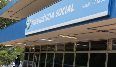 Fila do INSS cai para 1,55 milhão em julho, com alta de 66,5% nos pedidos negados no ano