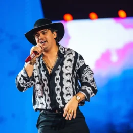 Cantor Natanzinho recebeu mais cachês de estados e municipios que 36 cantoras somadas