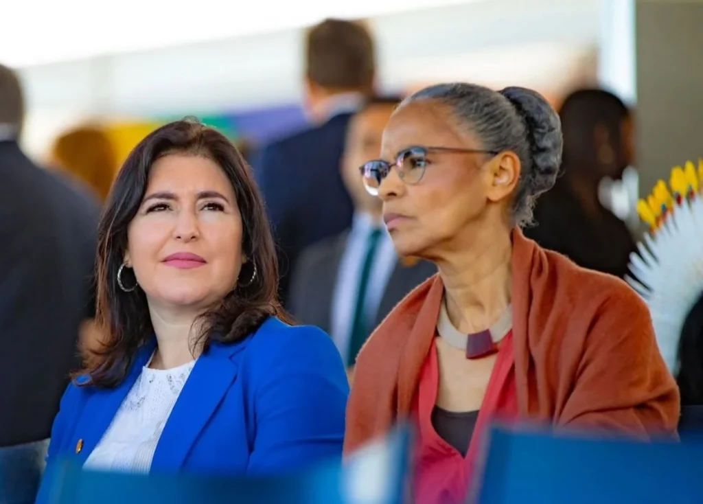 Michelle Bolsonaro sofre na pele a ideologia que representa, diz Simone Tebet