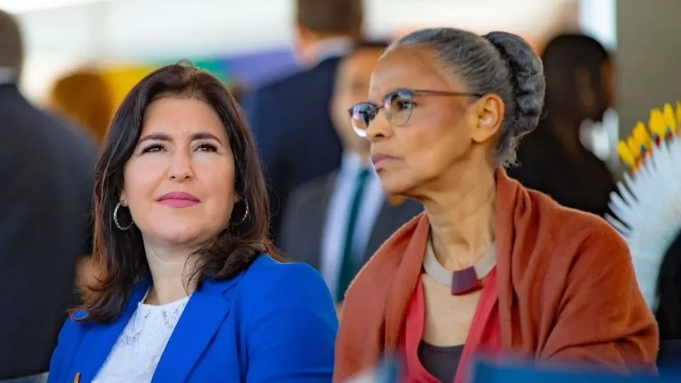 Michelle Bolsonaro sofre na pele a ideologia que representa, diz Simone Tebet