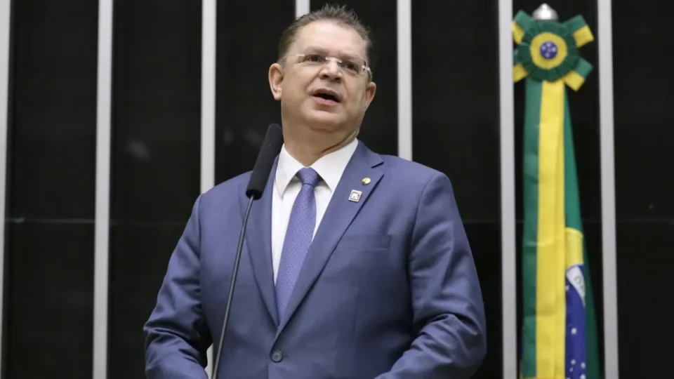 PF apura R$ 15,5 mi em saques e empresas sem funcionários em caso ligado a Sóstenes