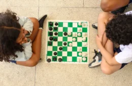 Proporção de crianças com celular cai; segurança é motivo mais citado