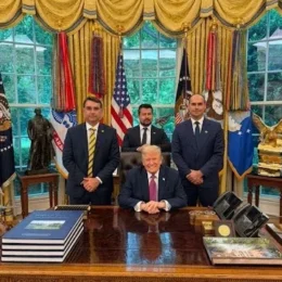 Impopularidade de Milei e Kast faz Trump apostar em Flávio para blindar aliados na região