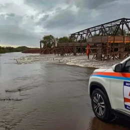 Chuvas e vendavais causam danos em 143 cidades do RS, e há risco de inundações