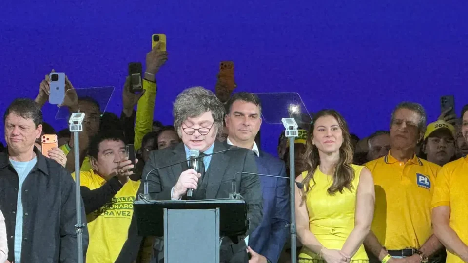 Não interromper o adversário quando está a fazer asneiras