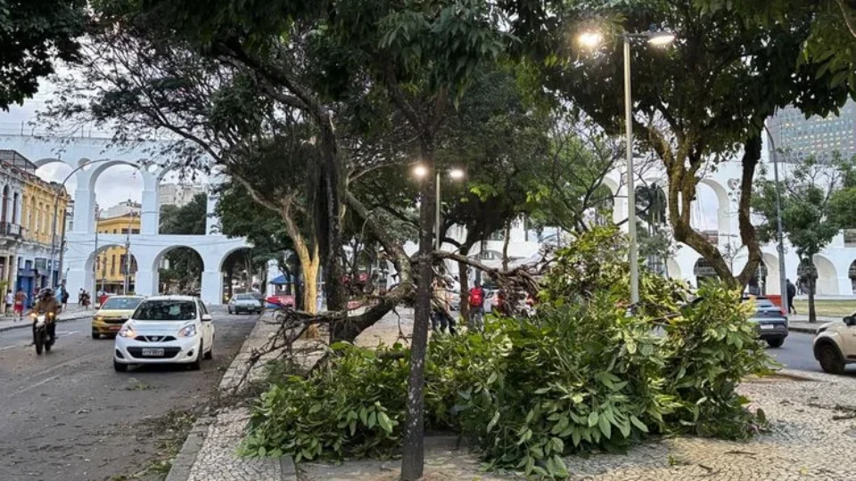 Polícia investiga morte de três eletrocutados após ventania no Rio