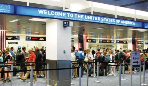 Governo Trump suspende agendamento para vistos de imigrantes em todo o mundo