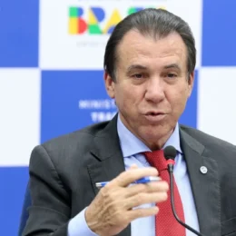 Ministro defende proibir bets no Brasil para conter adoecimento no trabalho