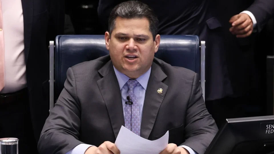 Governo pede a Alcolumbre que instale comissão sobre MP das Blusinhas