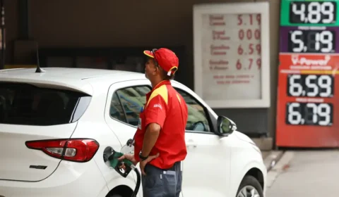 Governo sanciona lei que permite reduzir tributos sobre combustíveis