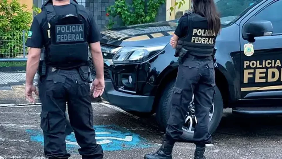 Novas mensagens de lobista reacendem desconfiança entre PF e Mendonça