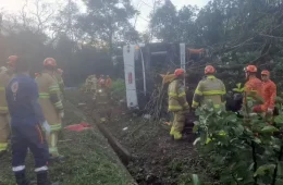 Acidente com ônibus de turismo deixa 9 mortos em Petrópolis (RJ)