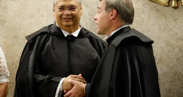 Mendonça afastou diretor da PF três dias depois que Dino autorizou operação contra seus aliados