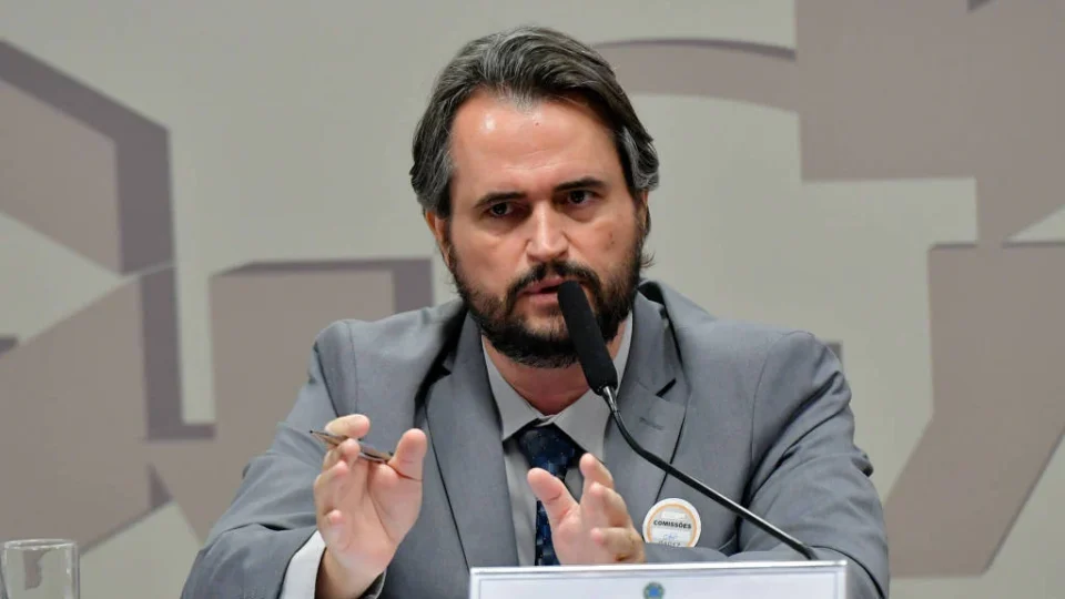 Ex-número 3 da PF é indiciado sob suspeita de corrupção em inquérito sobre mineração