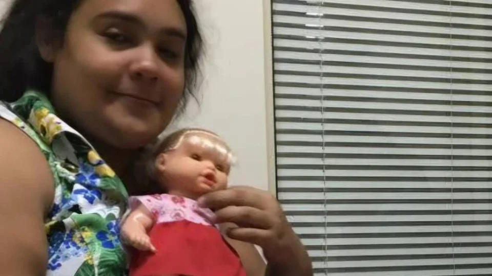 Mulher que se passou por menina de 12 anos tem transtornos psiquiátricos, diz defesa