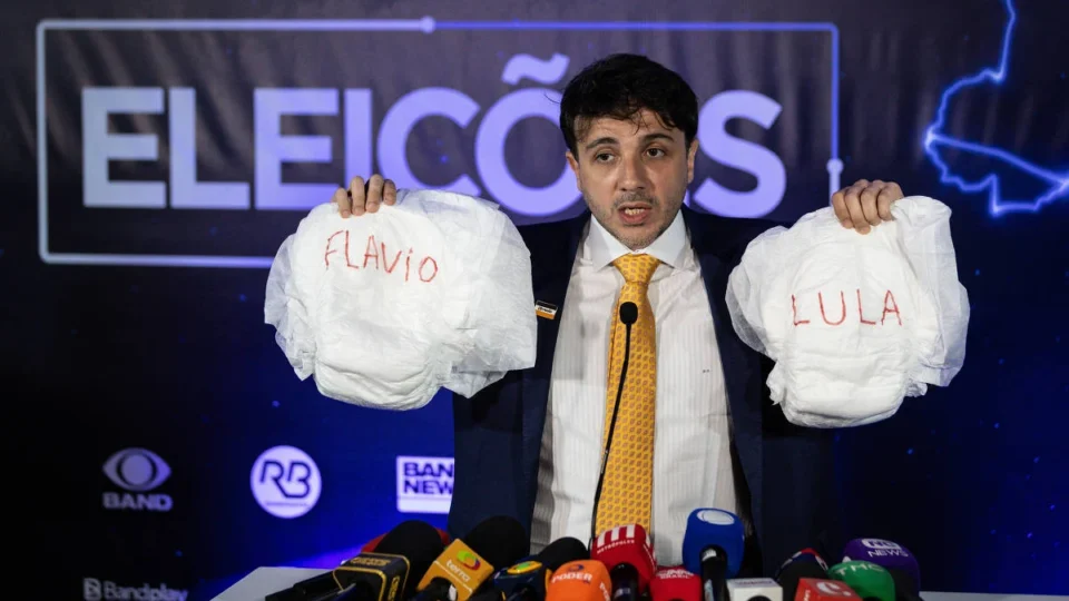 Lula vai ao TSE contra Renan Santos e Caiado por ataques em debate