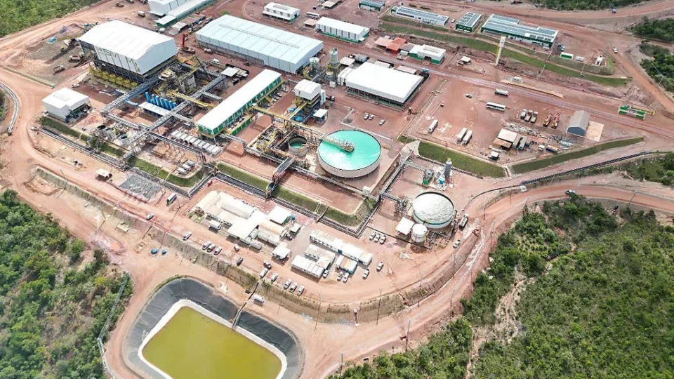 EUA põem mais R$ 1,2 bi e compra de mineradora brasileira de terras raras avança