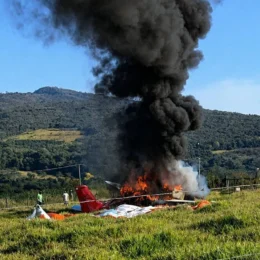 Avião de pequeno porte cai na Grande BH; piloto foi socorrido com ferimentos leves