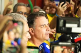 Flávio terceiriza prestação de contas de ‘Dark Horse’, e repasse de fundo dos EUA continua sem detalhes