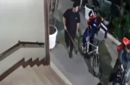 Suspeito de participação em linchamento em Copacabana se entrega à polícia