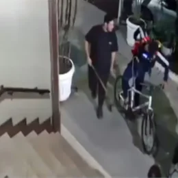 Suspeito de participação em linchamento em Copacabana se entrega à polícia