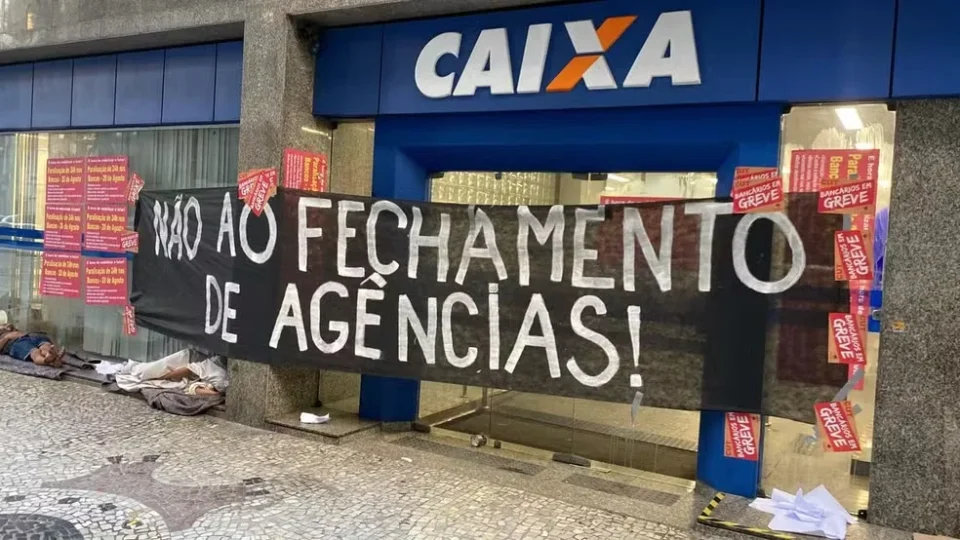 Caixa entra em greve nacional e Banco do Brasil tem paralisação parcial a partir desta 5ª