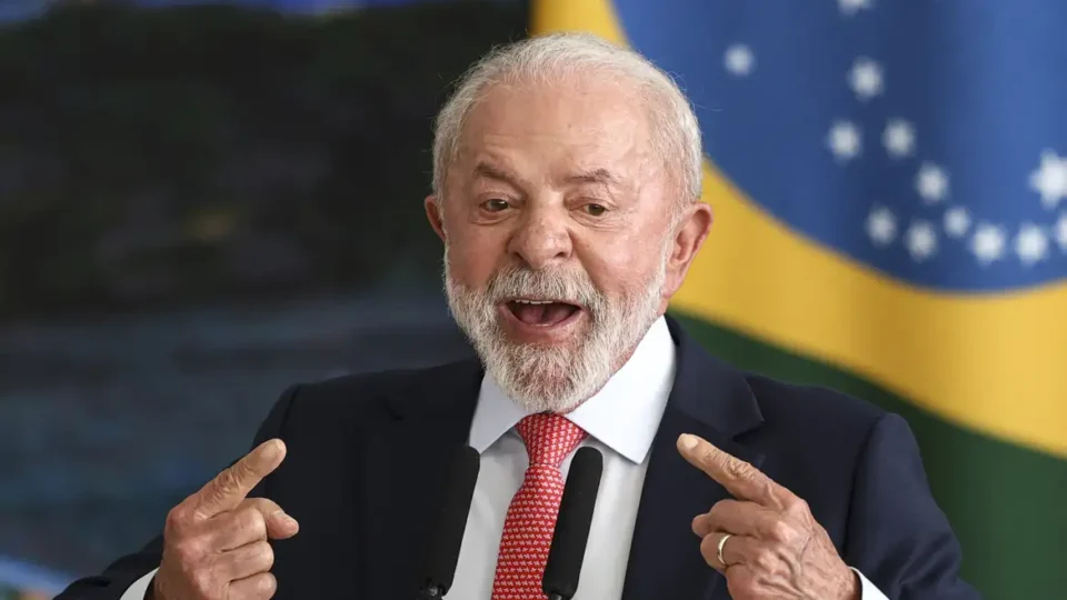 Atitude irresponsável, diz Lula após revogação de visto de embaixadora