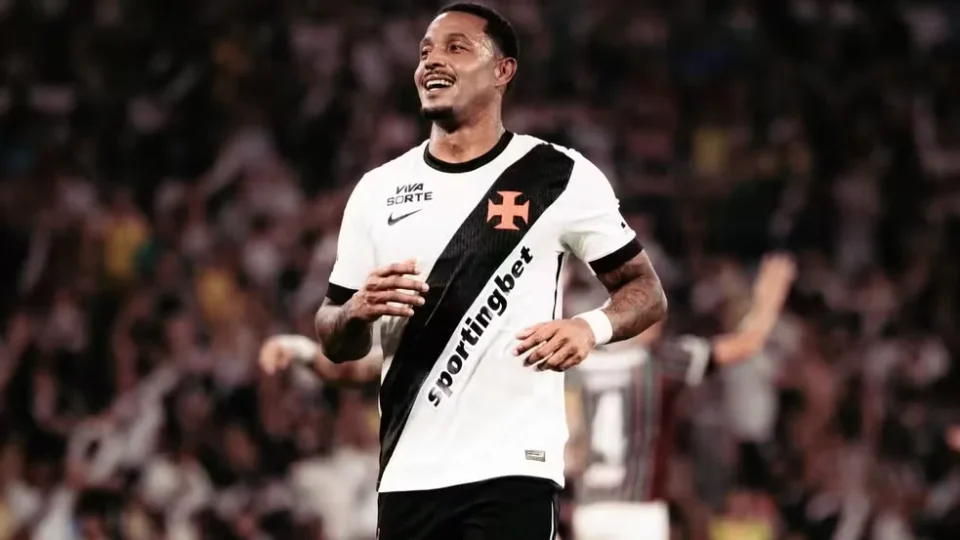 Jogador do Vasco, David é alvo de busca por suposto envolvimento com o tráfico