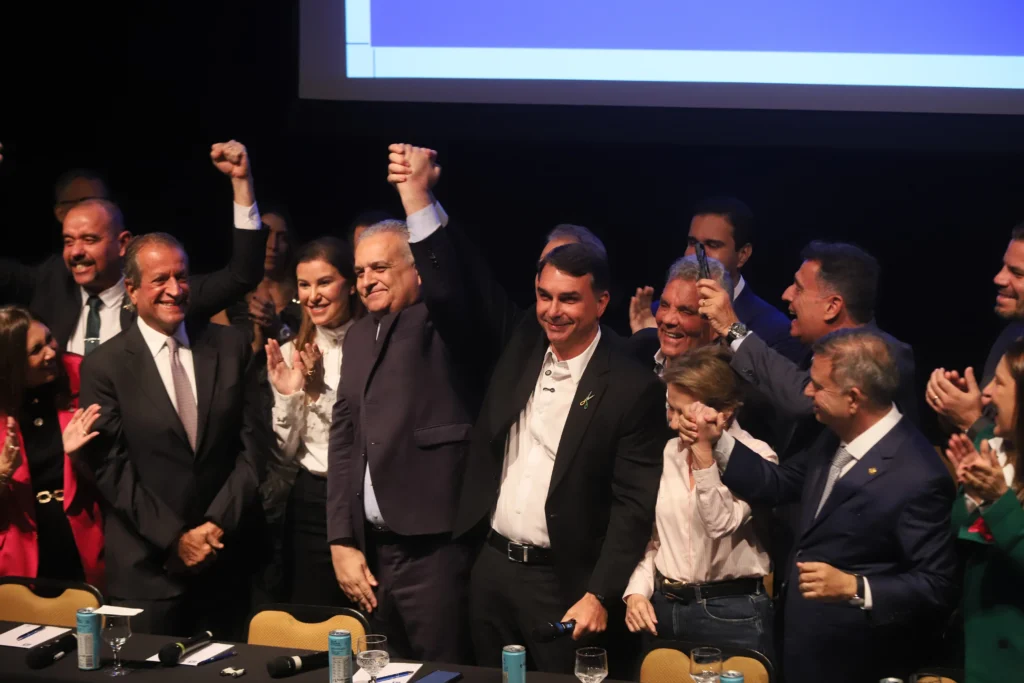 Vice de Flávio reúne blindagem a aliados, apoio à anistia e investigação por estupro