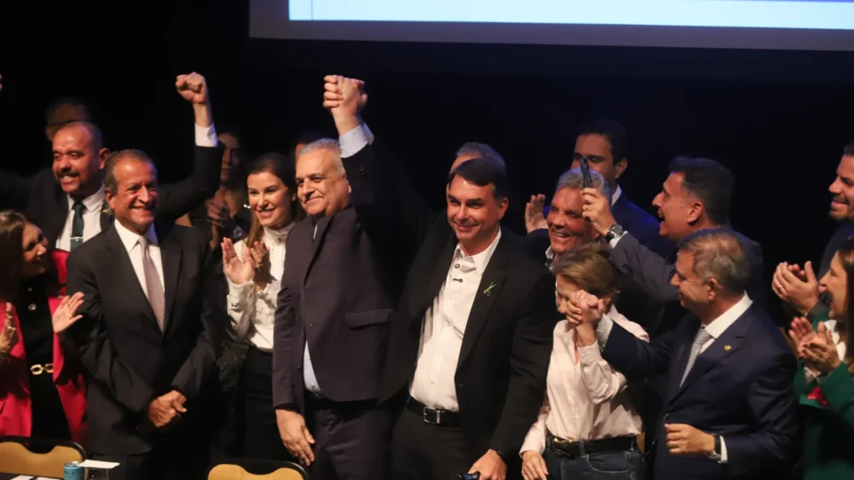Vice de Flávio reúne blindagem a aliados, apoio à anistia e investigação por estupro