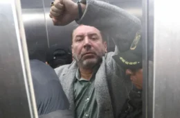 Consultor conhecido por usar robôs disse que lutaria por Flávio Bolsonaro, afirma ex-companheira