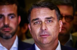 Flávio Bolsonaro e PL tentam manter escala 6×1 e partido sugere emendas à PEC