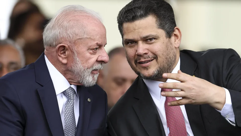 Lula recebe Alcolumbre e destrava pauta eleitoral, mas 6×1 segue sem data