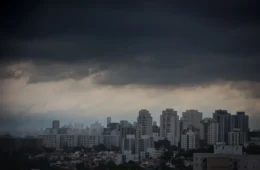 Ventania do ciclone-bomba deve atingir capital e litoral paulista nesta sexta (7)