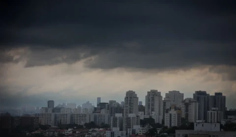 Ventania do ciclone-bomba deve atingir capital e litoral paulista nesta sexta (7)