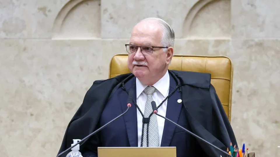 STF tem de aceitar que decisões sejam contestadas pela opinião pública, diz Fachin