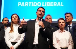Flávio Bolsonaro não consegue registrar candidatura após aparecer filiado ao Missão