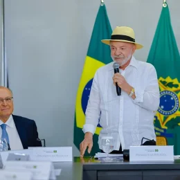 Lula diz que filho precisa se defender: ‘Ninguém está acima da lei’