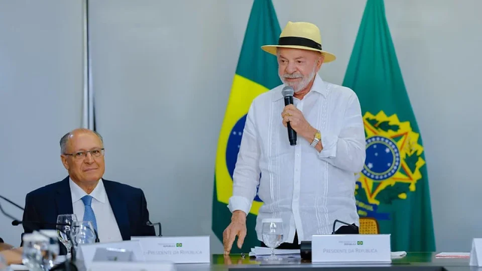 Brasil inicia processo de reciprocidade contra tarifaço dos EUA e pede consultas