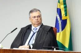 Dino e Moraes defendem rediscutir dispensa de diploma para jornalista