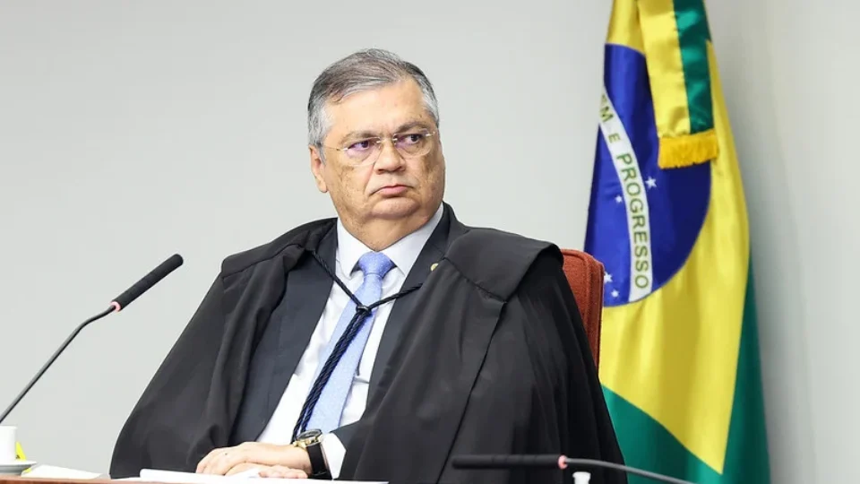 Dino e Moraes defendem rediscutir dispensa de diploma para jornalista