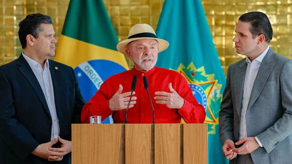 Após almoço com líderes, Lula acerta avanço de 6×1, ‘blusinhas’ e terras raras