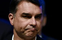 Campanha de Lula compara Flávio Bolsonaro a um mau candidato a emprego