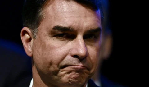 Flávio Bolsonaro e PL são contra dar mais uma folga semanal para o trabalhador