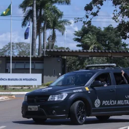 Governo Lula ainda trata Abin sob sombra do SNI, dizem servidores